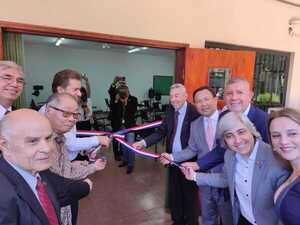 Inauguración del Centro de Apoyo al Emprendedo ren la FCE-UNE - La Clave