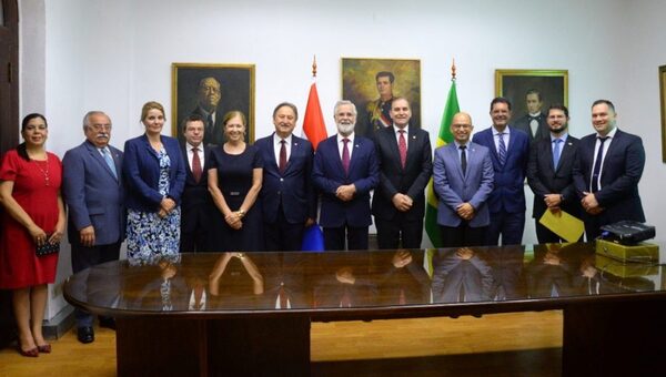 Brasil dona vacunas y medicamentos a Paraguay