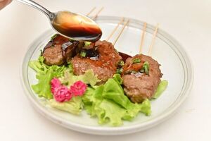 Prepará esta receta de albóndigas de pollo “Tsukune”