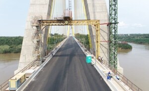 Inician instalación de sistema lumínico del Puente de la Integración