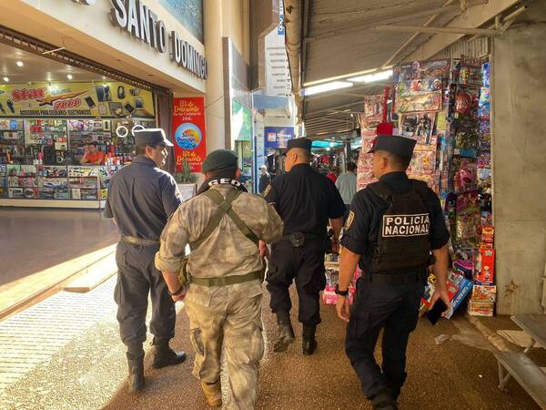 Policía recorre a pie el centro de CDE ante sucesivos robos a turistas