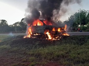 Sexagenario impacta en en ruta ocacionando el incendio de su rodado
