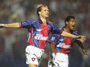 Crónica / Un exgoleador del Ciclón disparó con todo contra Moreno Martins