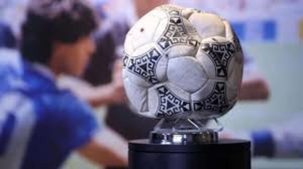 El árbitro que dirigió el Argentina-Inglaterra de México '86 subastó la pelota de 'La Mano de Dios'
