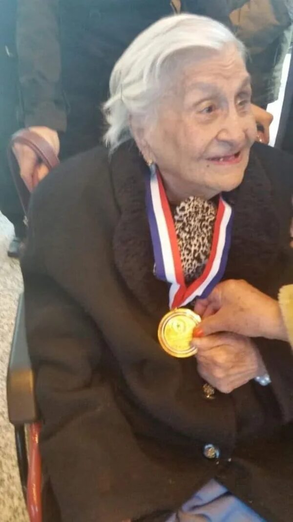 Falleció la profesora Alodia Santos viuda de Franco, reconocida y condecorada docente - Nacionales - ABC Color