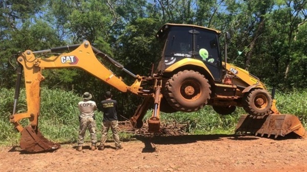 Destruyen puertos clandestinos instalados en el Lago Itaipú - Paraguaype.com