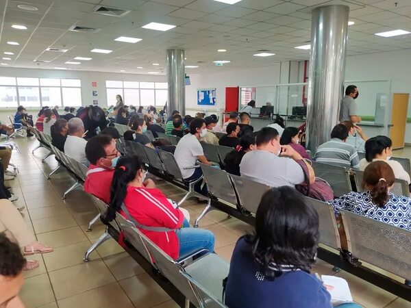 IPS: más de 20 medicinas para tratar enfermedades crónicas están en falta, denuncian - Nacionales - ABC Color