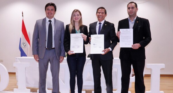 DINAPI entregó registros de propiedad intelectual a investigaciones y trabajos realizados por universitarios de la UNA