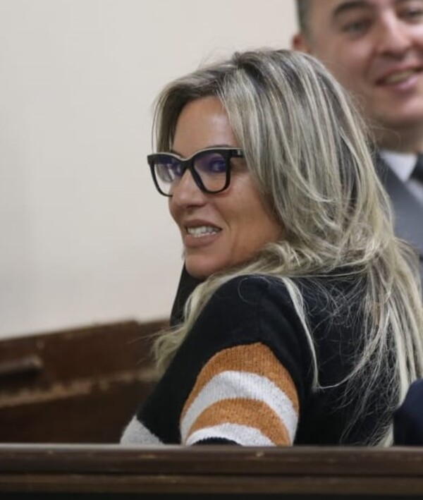 Juez sentenció a Natalia Zuccolillo y a periodista de su medio por difamación - trece