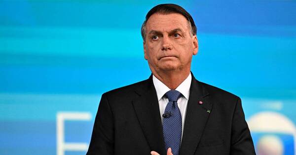 La Nación / Bolsonaro, tratado por afección de piel