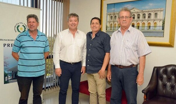 Artesanos buscan apoyo de titular de Diputados para contar con local propio en Caacupé