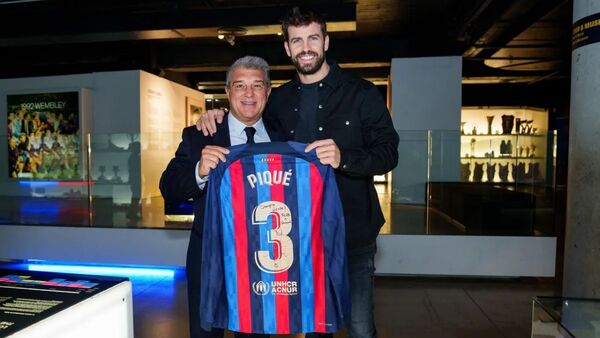 Gerard Piqué entrega la camiseta de su último partido al museo del Barça - El Independiente