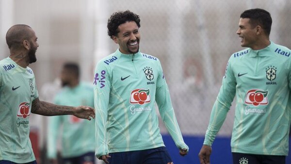Marquinhos entrena con normalidad en el último día de Brasil en Turín