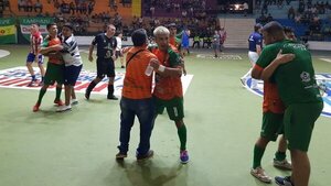 Partido de fútbol de salón termina en batalla campal