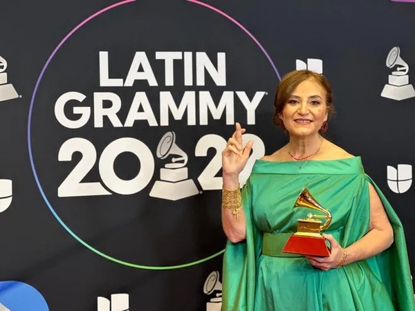 Berta Rojas tras ganar dos Latin Grammy: “Anoche me puse la pulsera de mi mamá y ella hubiera estado feliz”, expresó - trece