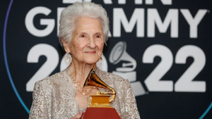 A los 95 años, Ángela Álvarez ganó su primer Grammy
