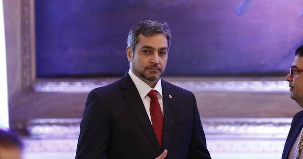 La Nación / Cuestionan despilfarro de dinero público del gobierno en año electoral
