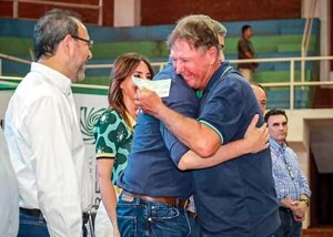 CAH entrega créditos a productores de Itapúa durante jornada de gobierno