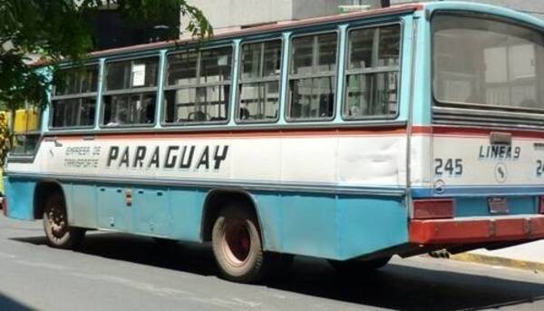 Crónica / ¡Estamos salvados! por lo menos el pasaje no va a subir, asegura el VMT