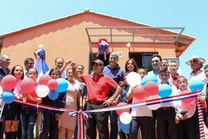 Pobladores de San Pedro del Paraná y Alto Verá acceden a viviendas sociales - .::Agencia IP::.