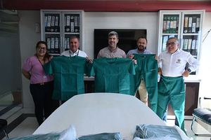 Fundación Tesãi realiza donación de prendas quirúrgicas al Hospital Regional | DIARIO PRIMERA PLANA
