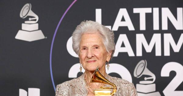 La Nación / Cubana de 95 años se llevó el Grammy Latino a artista revelación: “Nunca es tarde”, dijo