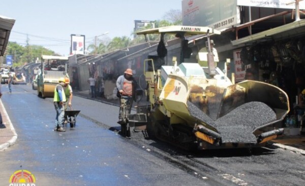 Tras lluvias de quejas, reparan avda. Monseñor Rodríguez