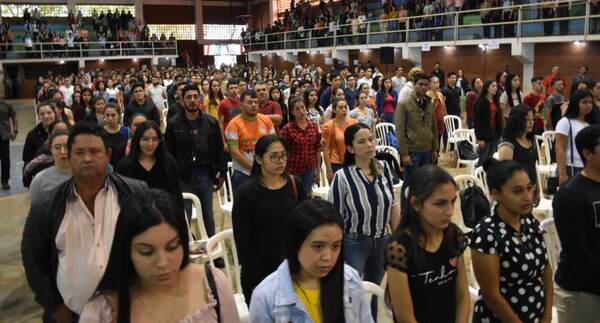 1.556 itapuenses reciben becas para continuar sus estudios universitarios