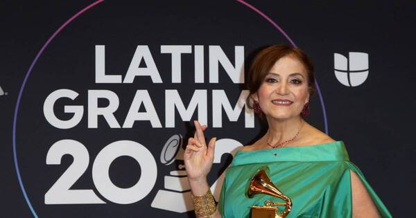 La Nación / Berta Rojas logró el Grammy en víspera del cumpleaños de “doña Pochola”, su difunta madre