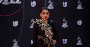 La Nación / María Becerra se robó la mirada de todos con prenda de aopo’i en los Latin Grammy