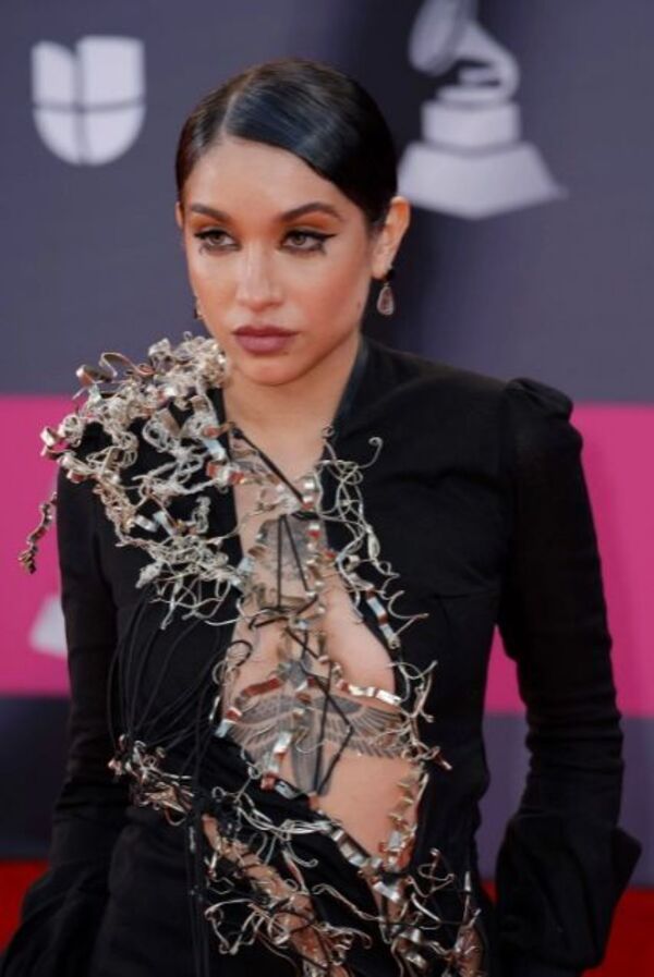 María Becerra usó ao po'i en Los Grammys