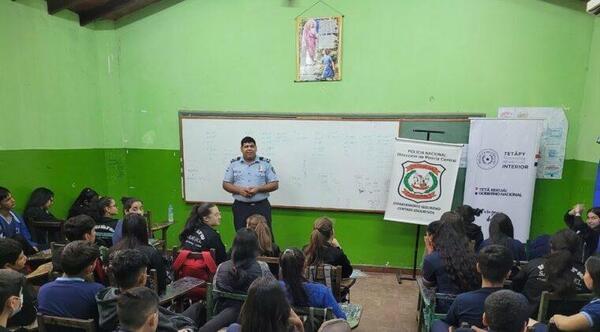 Jornadas de prevención en escuelas y colegios con apoyo de la Policía Nacional y la (SENAD). – Prensa 5