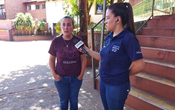 Docente alega que separación de su cargo fue tras denunciar supuestas irregularidades