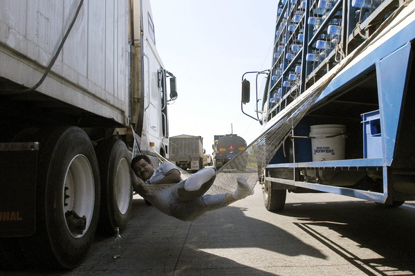 Transportistas de Guatemala bloquean rutas por el alto costo de los combustibles - MarketData