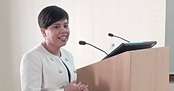 La Nación / Paraguaya se destaca con su tesis doctoral en la Universidad Autónoma de Barcelona