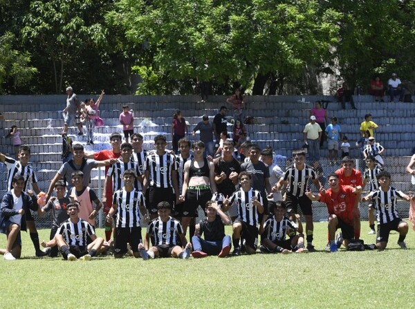 Sub 15: Libertad es el monarca del Clausura - APF