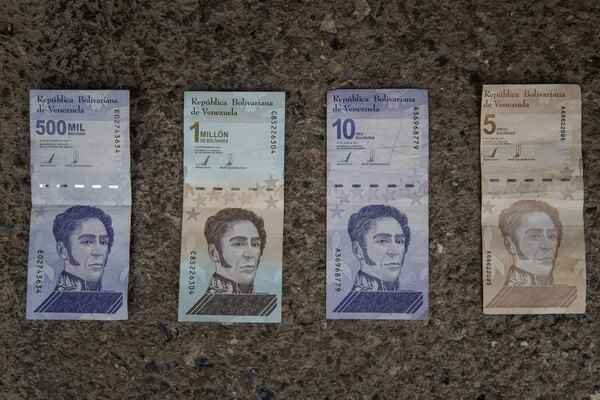La moneda venezolana se devalúa un 16 % frente al dólar en un mes - MarketData