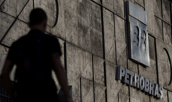 Petrobras aplaza la cesión de una de las ocho refinerías que puso a la venta - MarketData