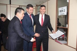 Cartistas apoyan censura con silencio - Política - ABC Color