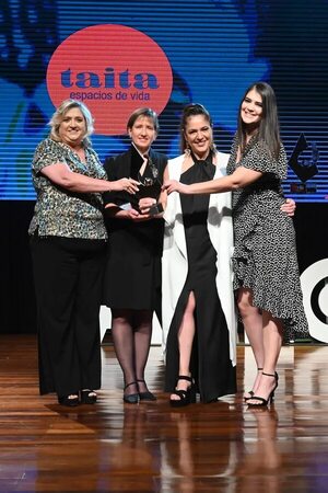 Con dignidad y respeto - Premios ADEC 2022 - ABC Color