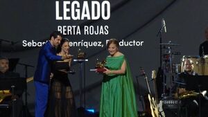 Berta Rojas insta a los jóvenes a ser "rebeldes, pero con causa"