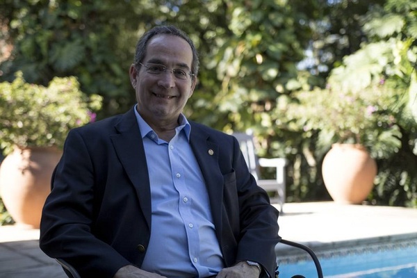 Martin Burt rechaza que en nombre del liberalismo se eluda el debate, coartan libertades y alienten invasiones