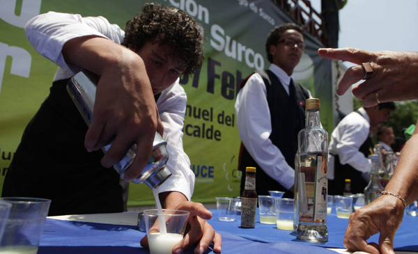 Diario HOY | Bármanes, el plural adecuado de barman, según la RAE