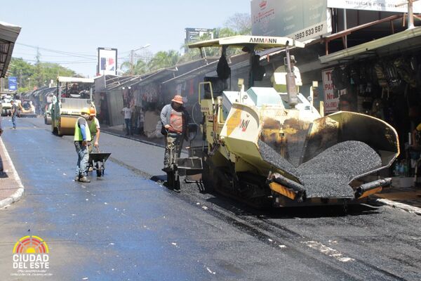 Avanzan obras de carpeta asfáltica urbana en Ciudad del Este - Noticde.com