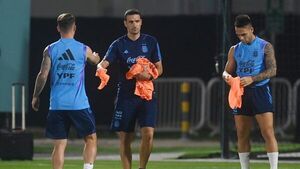Scaloni perfila el equipo de Argentina para el debut