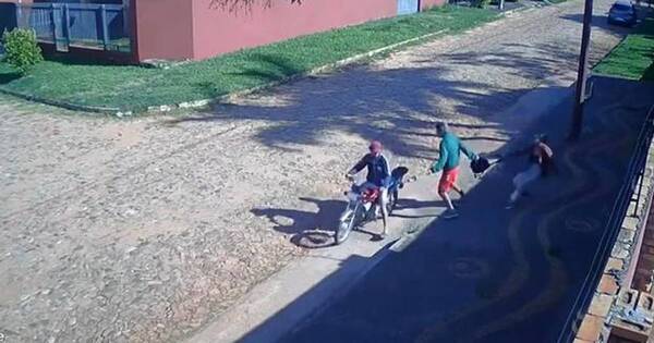 La Nación / Detienen a dos presuntos motochorros en Luque