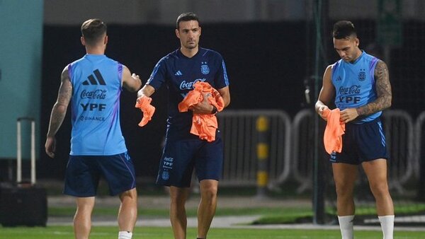 Scaloni perfila el equipo de Argentina para el debut