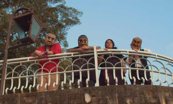 Diario HOY | Así es el "balconeo" de la banda nacional Amaru