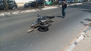 Motociclista muere atropellado por una camioneta en Asunción