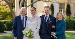 La Nación / Joe Biden recibió en la Casa Blanca a los invitados de la boda de su nieta